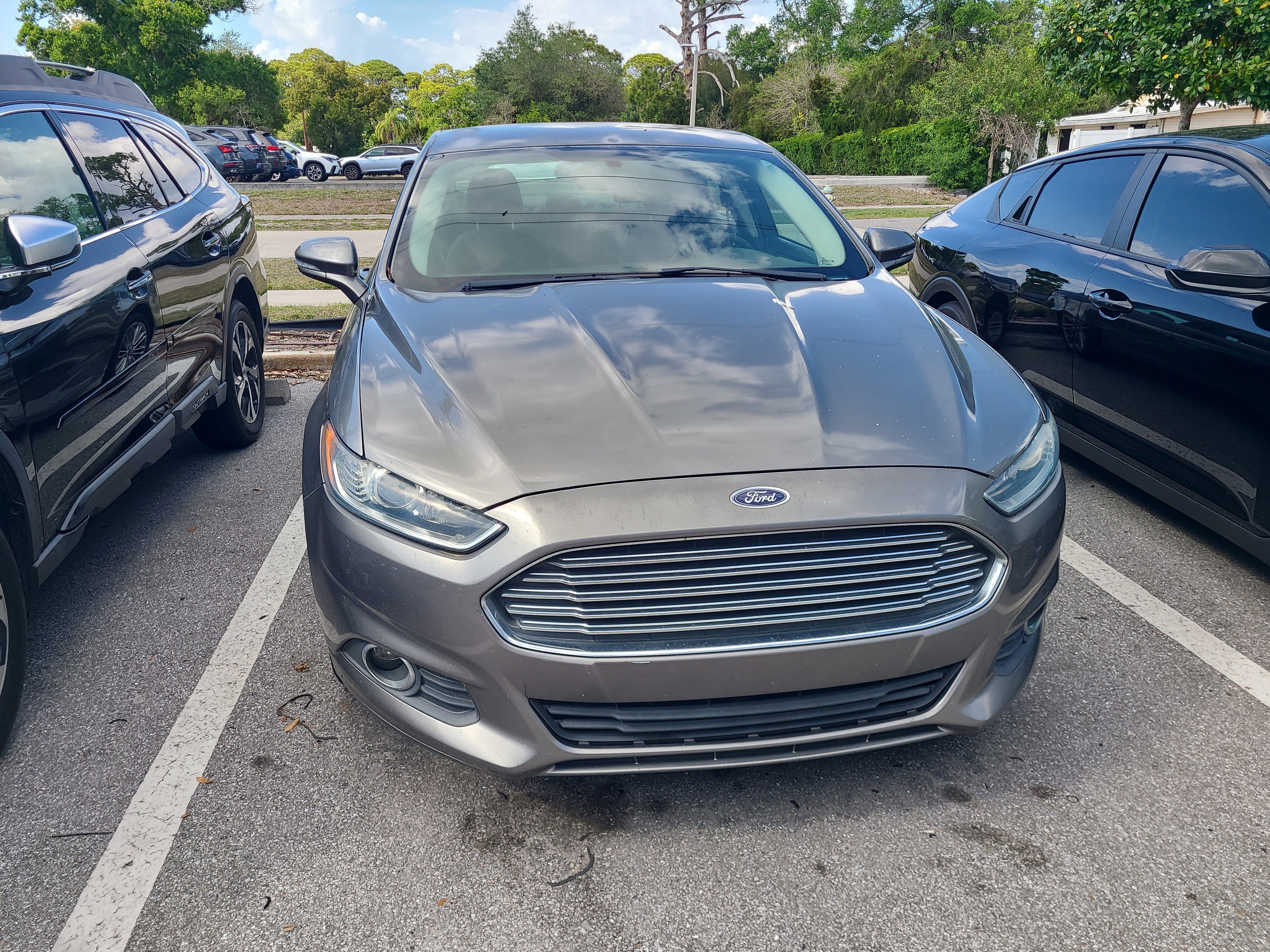 Used 2014 Ford Fusion SE w/ Equipment Group 202A FWD image 3