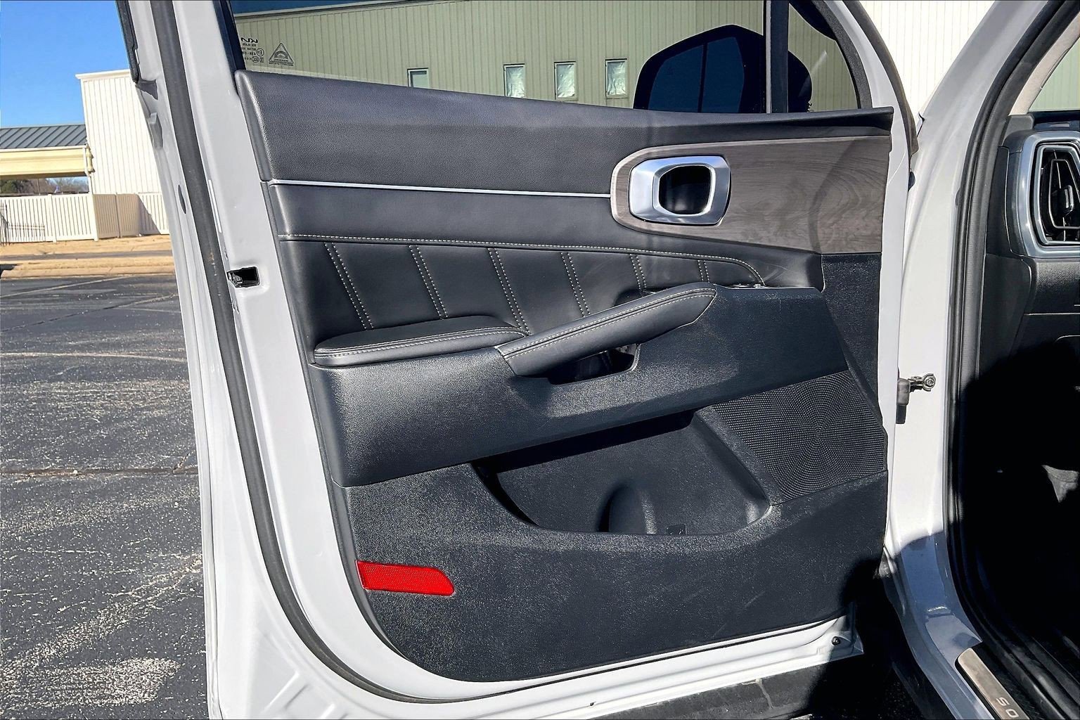 Used 2025 Kia Sorento SX image 19