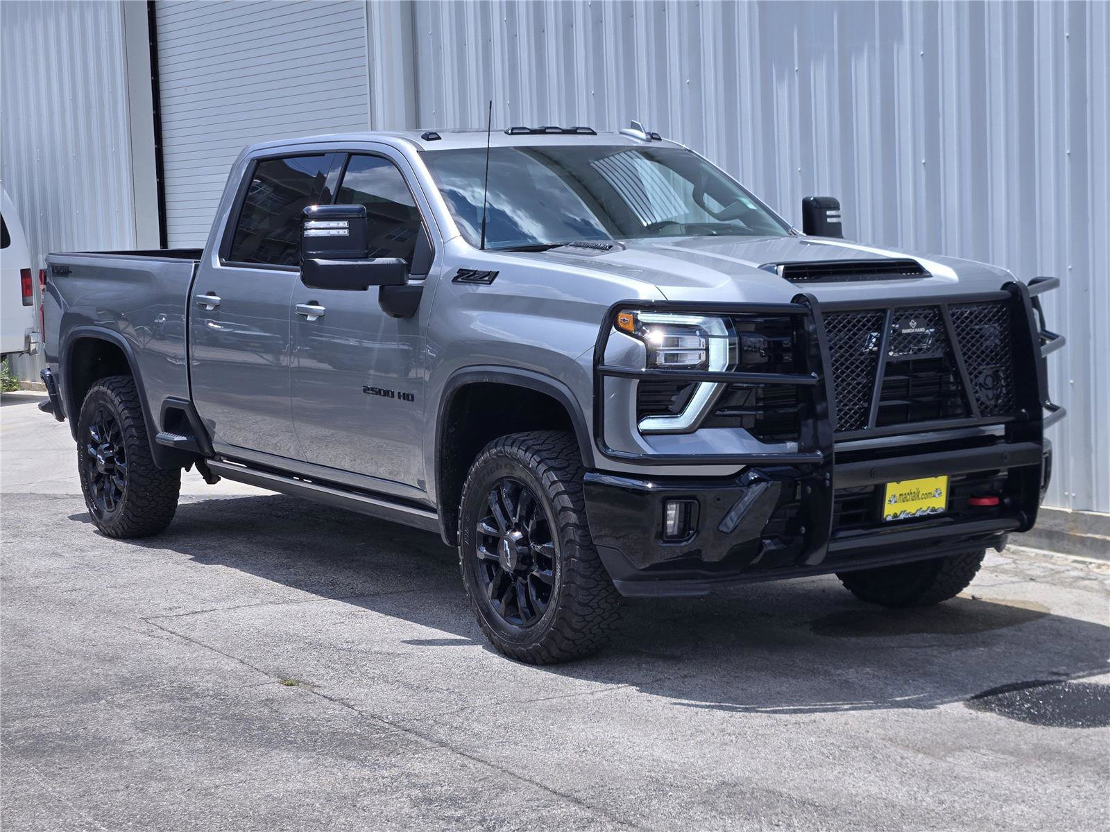 Used 2025 Chevrolet Silverado 2500 LTZ w/ LTZ Plus Package AWD/4WD image 3