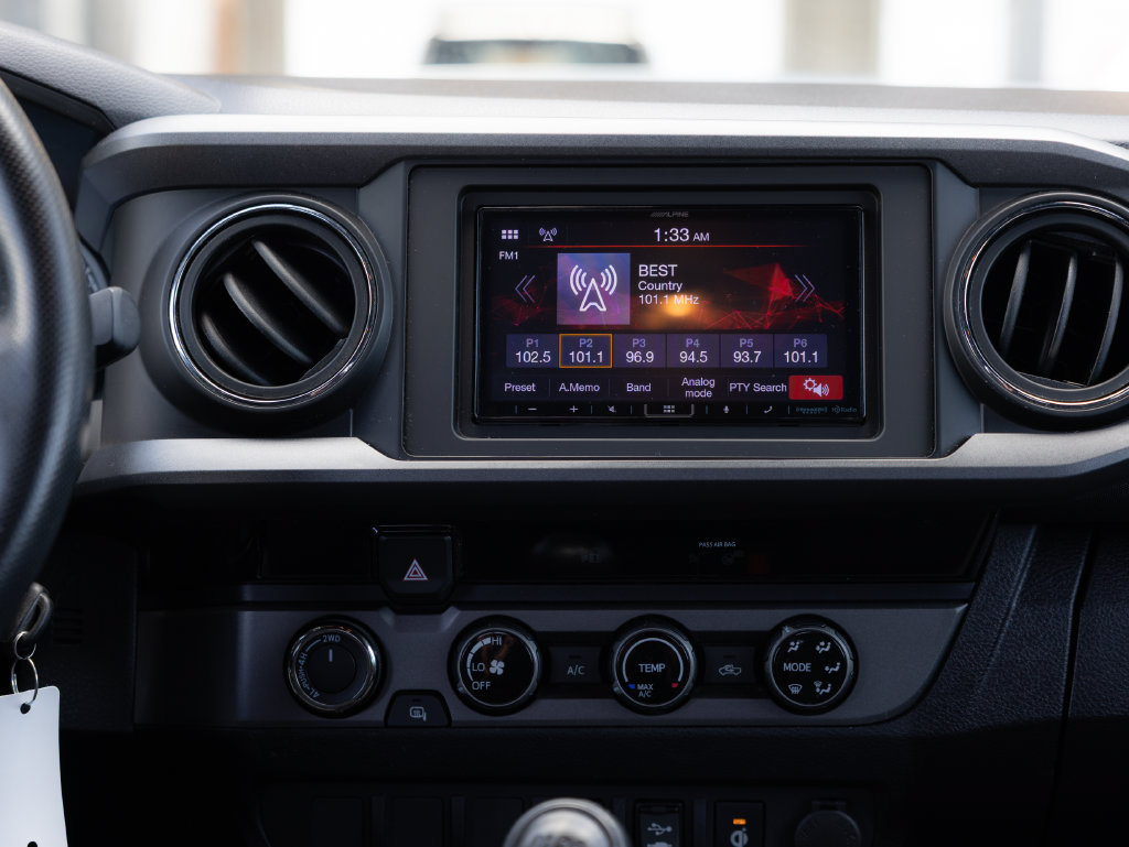 Used 2018 Toyota Tacoma TRD Sport AWD/4WD image 18
