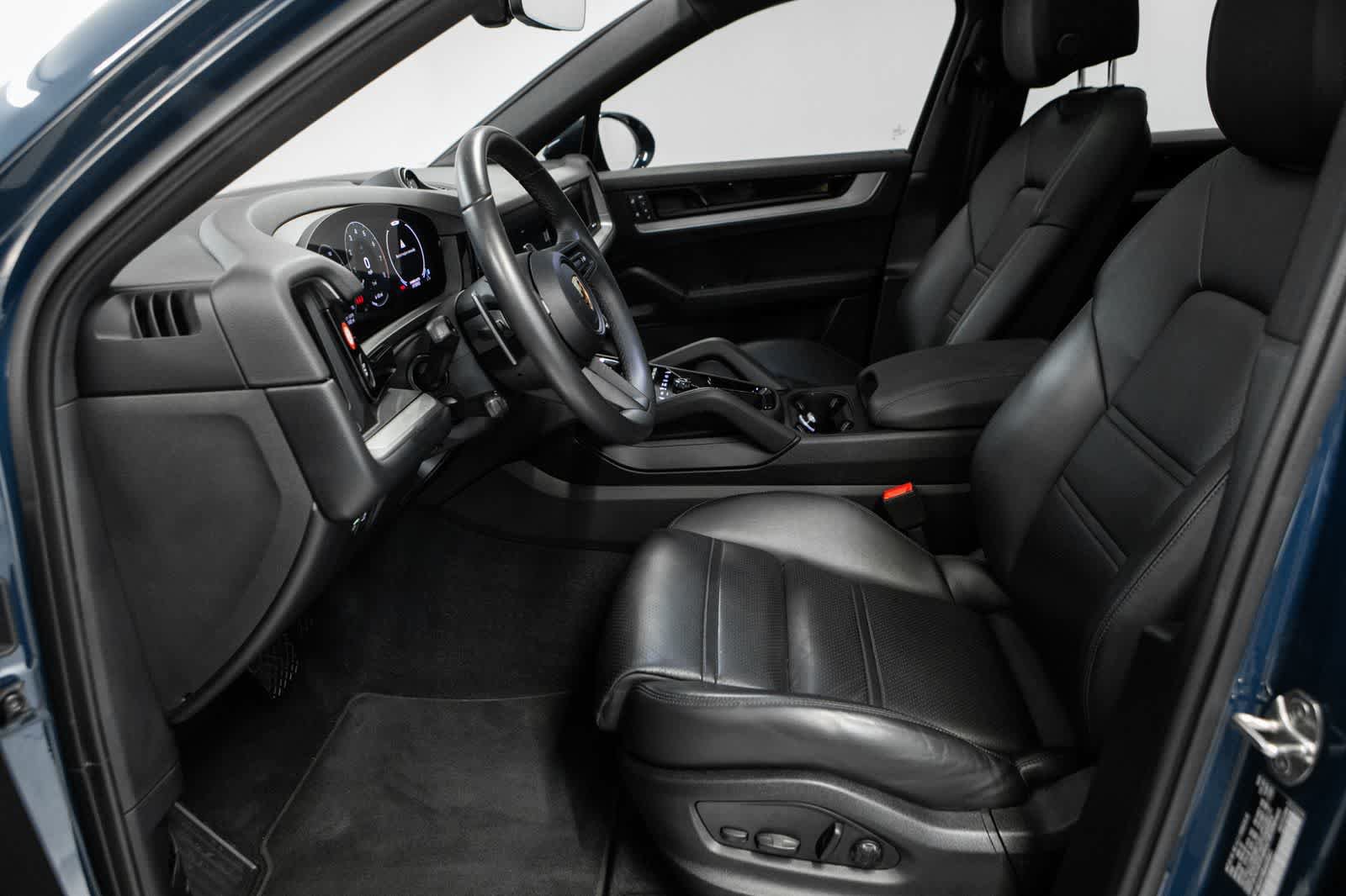 Certified 2024 Porsche Cayenne Coupe AWD/4WD image 18