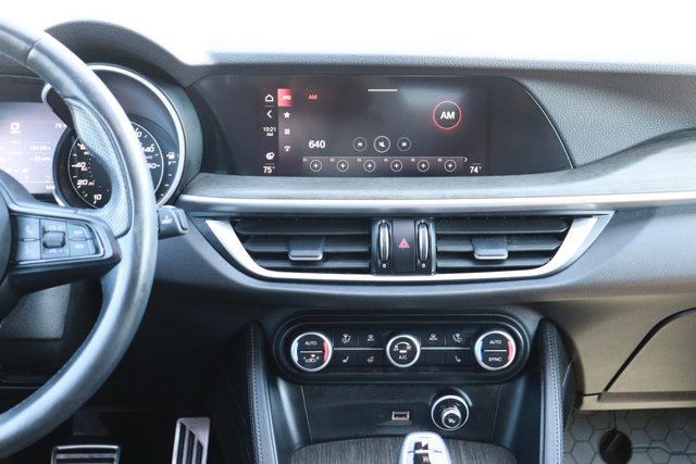 Used 2023 Alfa Romeo Stelvio Ti AWD/4WD image 16