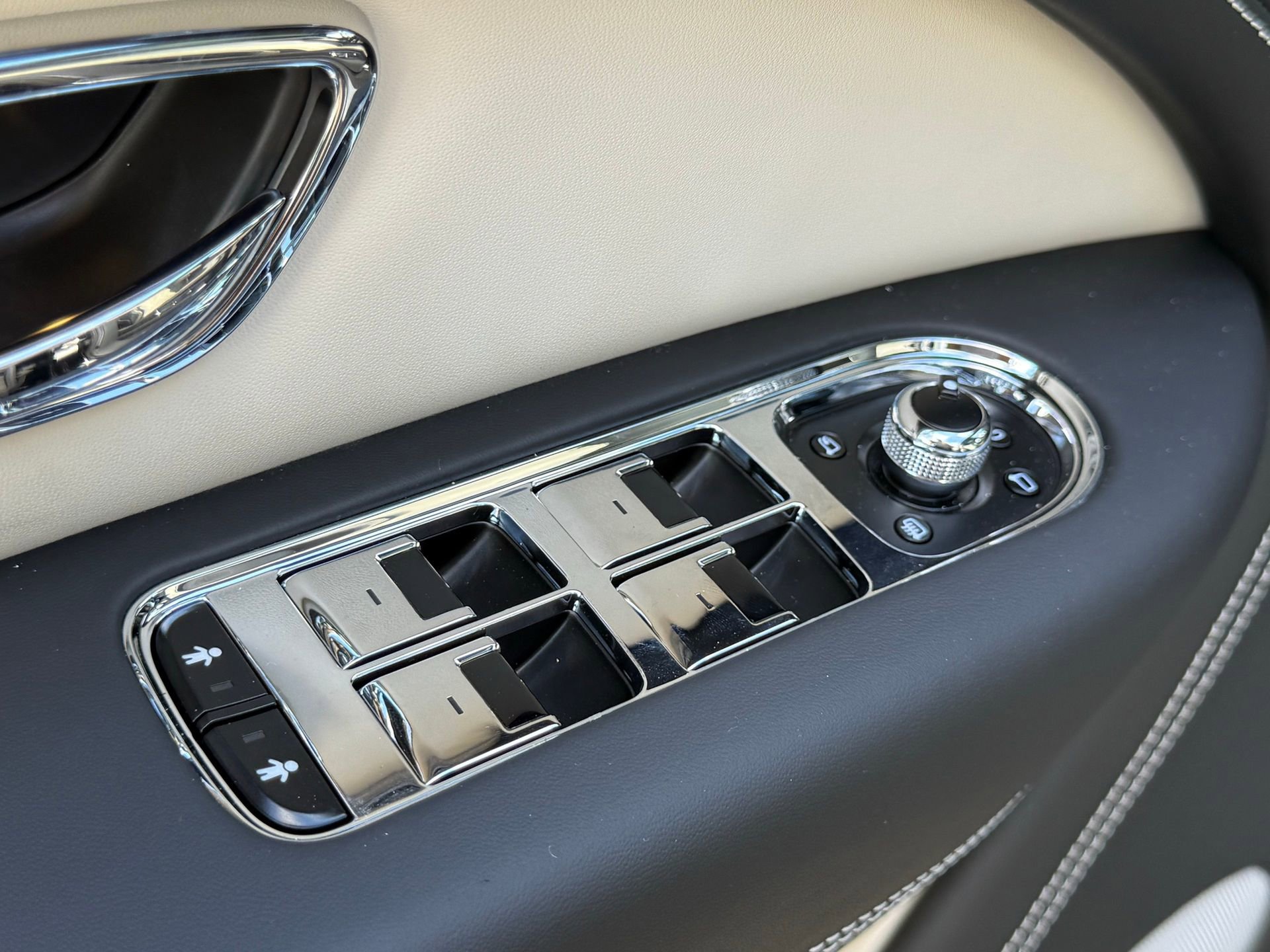 New 2025 Bentley Bentayga image 41
