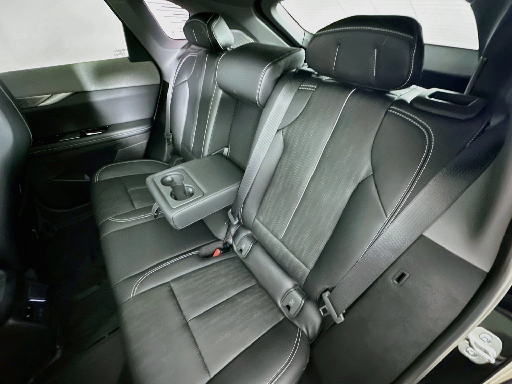 Used 2026 Cadillac Optiq Sport 2 w/ LPO, Floor Liner Package AWD/4WD image 29