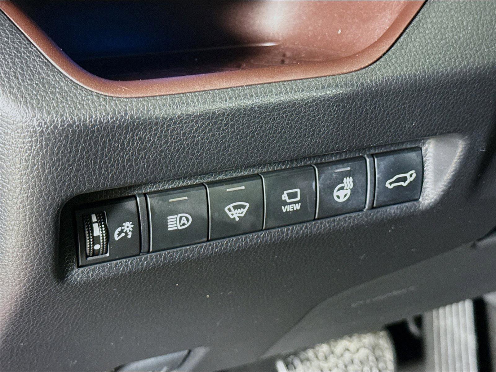 Used 2021 Toyota RAV4 Limited image 12