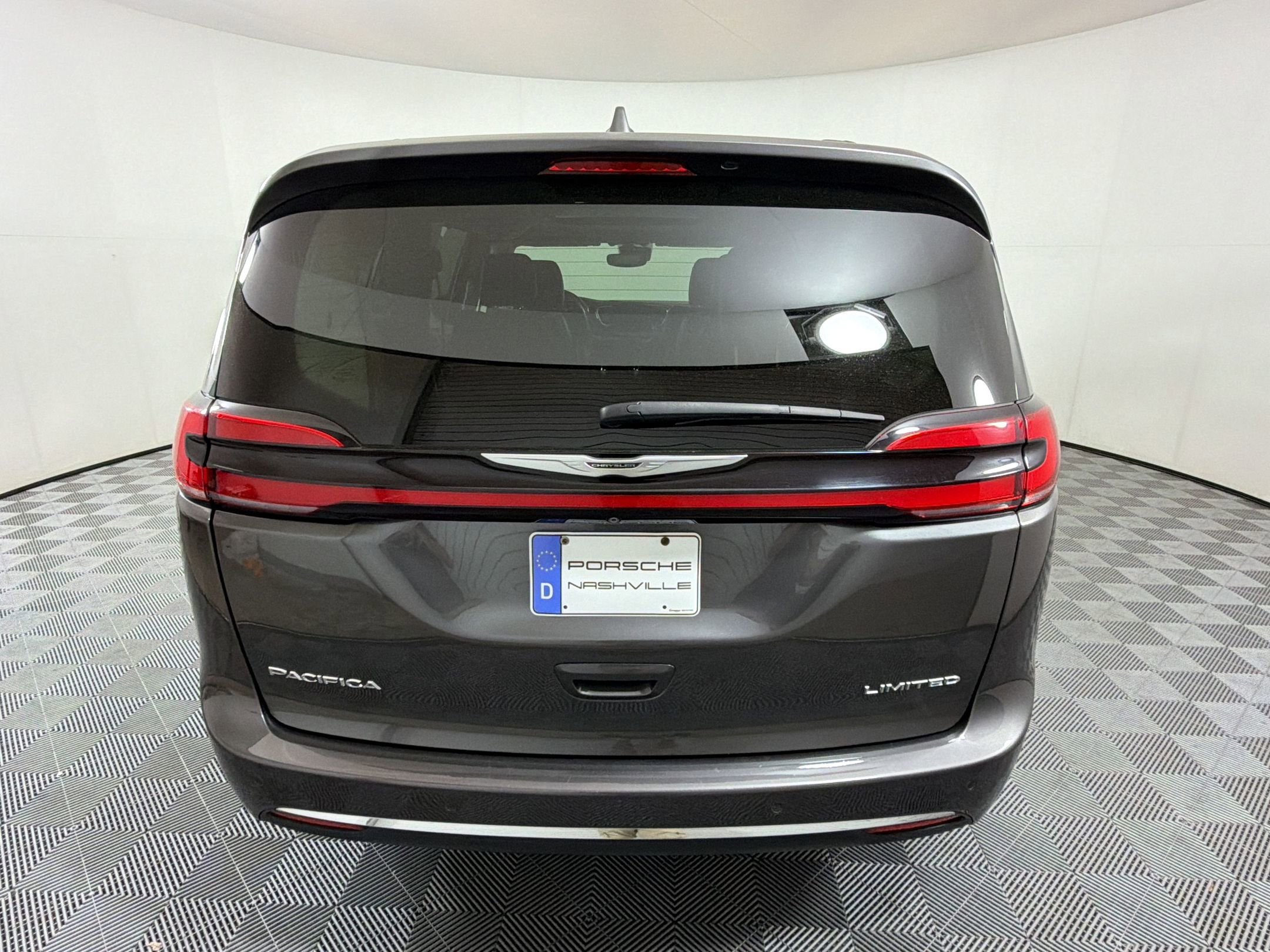 Used 2022 Chrysler Pacifica Limited FWD image 11