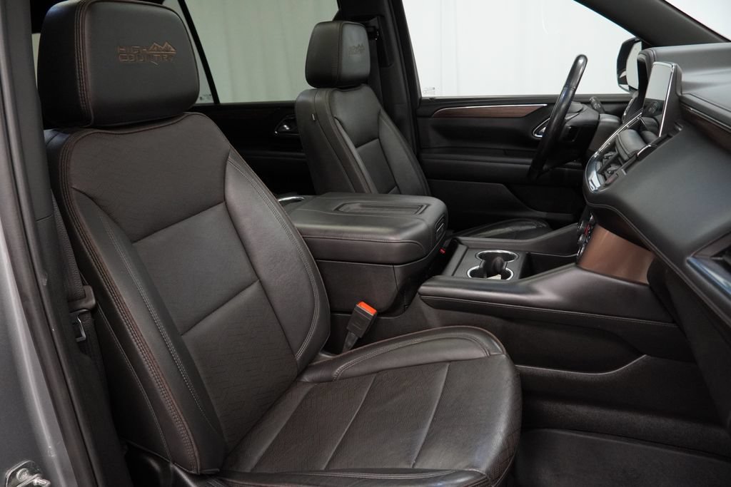 Used 2023 Chevrolet Suburban High Country AWD/4WD image 32