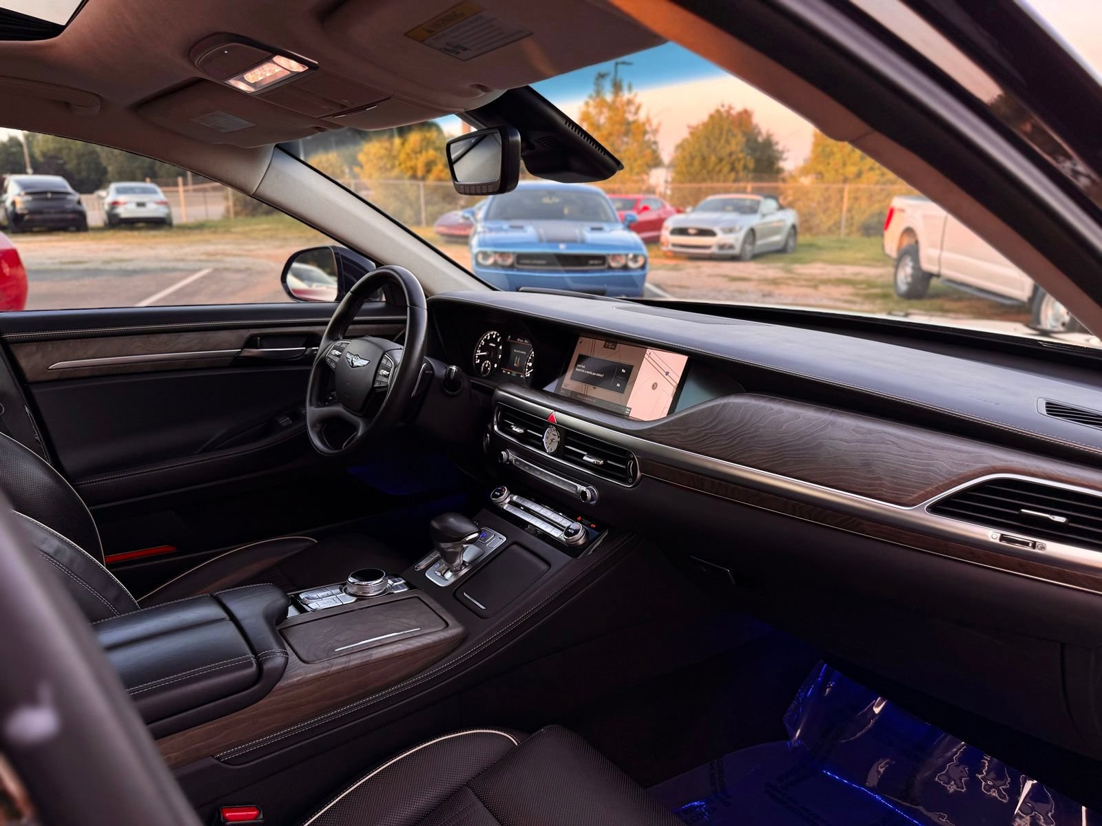 Used 2020 Genesis G90 3.3T Premium RWD image 38