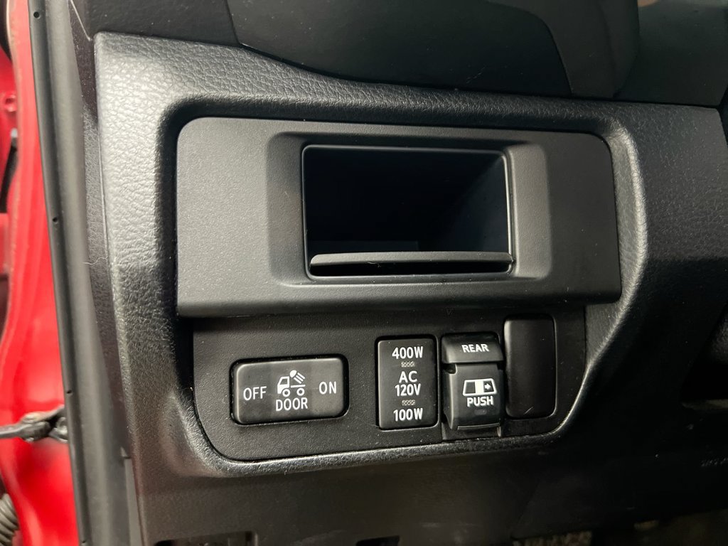 Used 2017 Toyota Tacoma TRD Sport AWD/4WD image 19