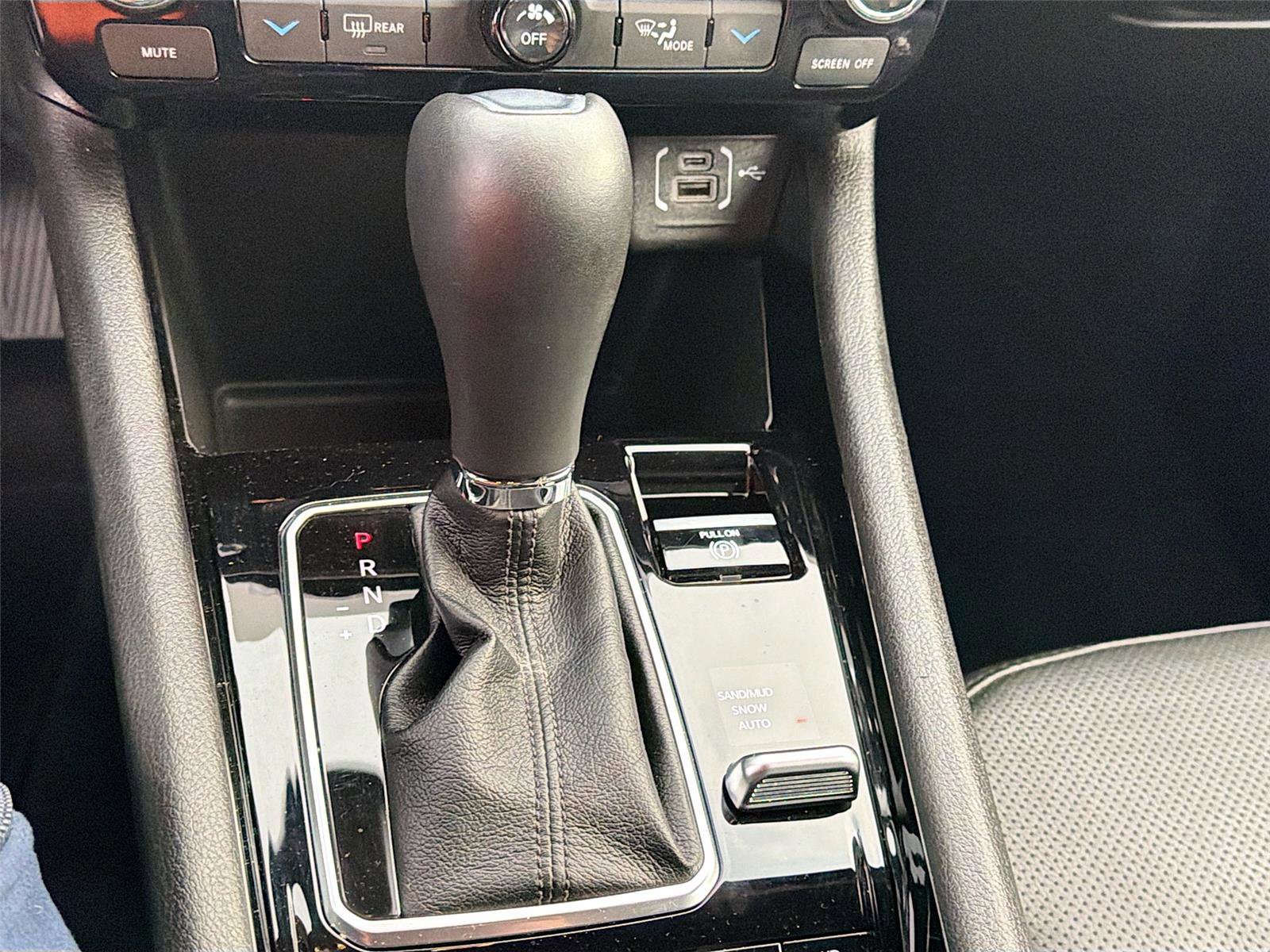 Used 2025 Jeep Compass Limited w/ Elite Group image 18