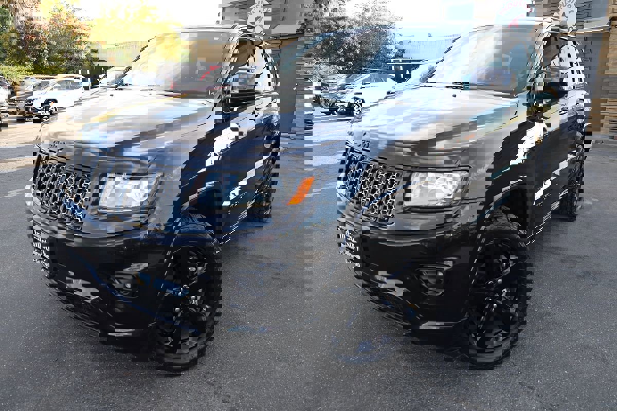 Used 2015 Jeep Grand Cherokee Altitude image 2