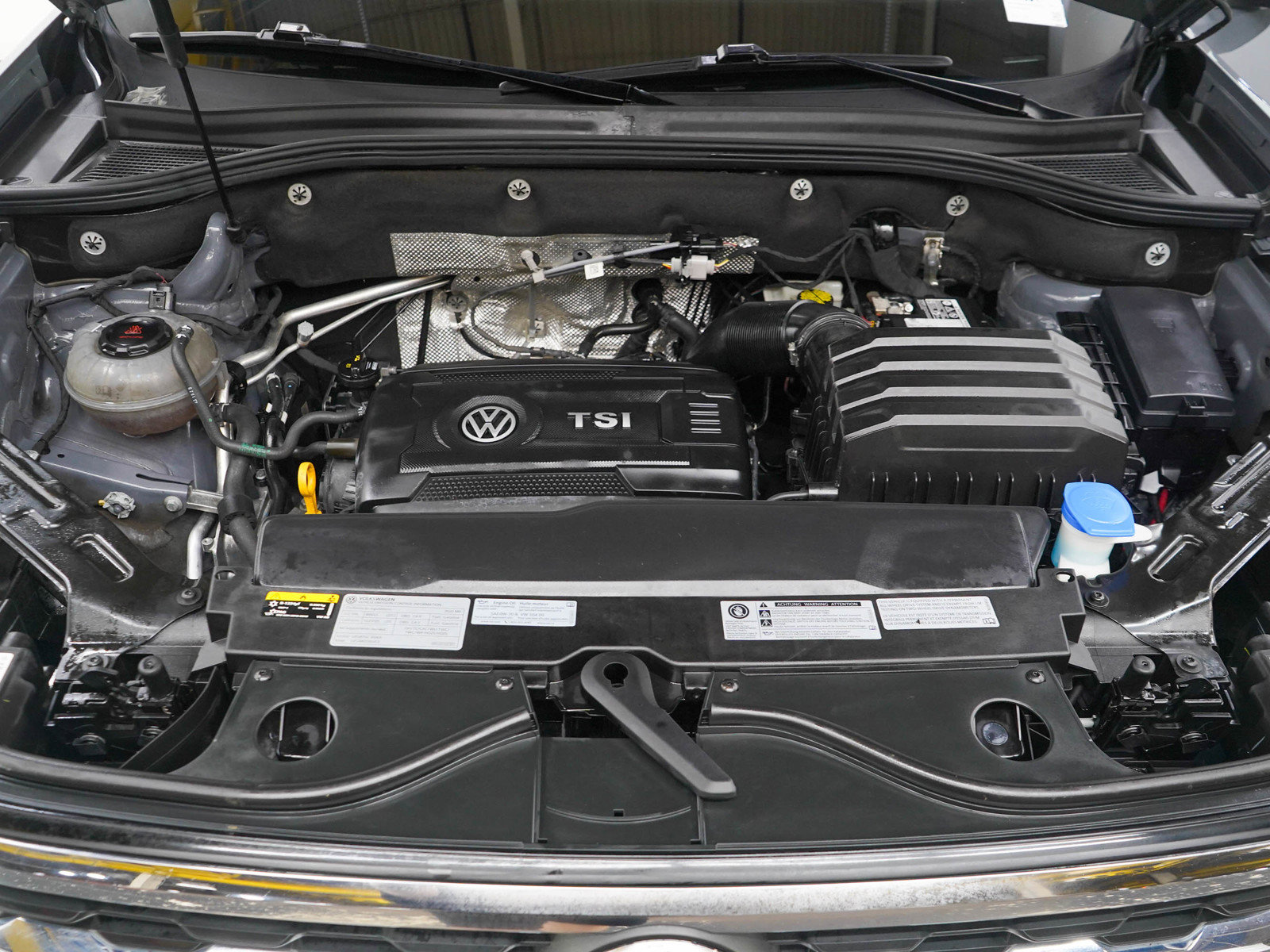 Used 2020 Volkswagen Atlas Cross Sport SEL AWD/4WD image 32