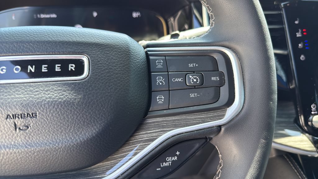 Used 2022 Jeep Wagoneer Series III w/ Premium Group I AWD/4WD image 34