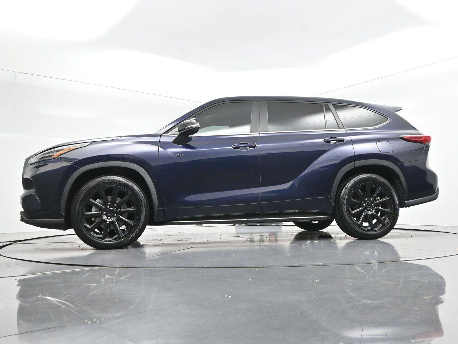 Used 2023 Toyota Highlander LE FWD image 44