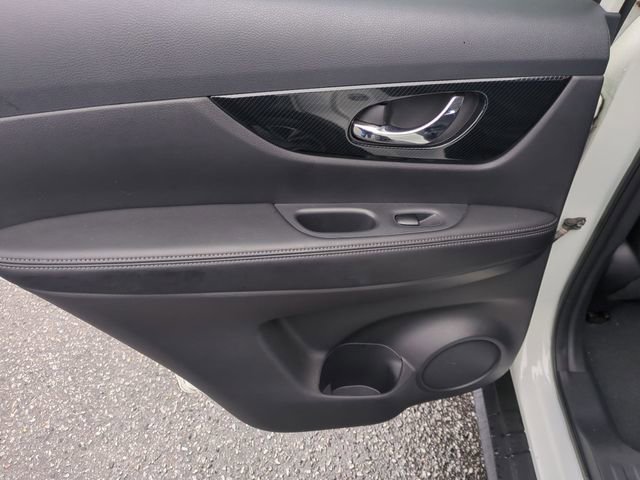 Used 2017 Nissan Rogue SL w/ SL Premium Package image 25