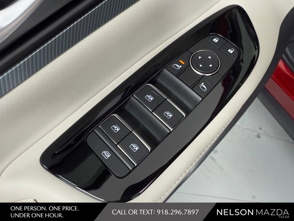 Used 2025 Nissan Murano SL AWD/4WD image 19