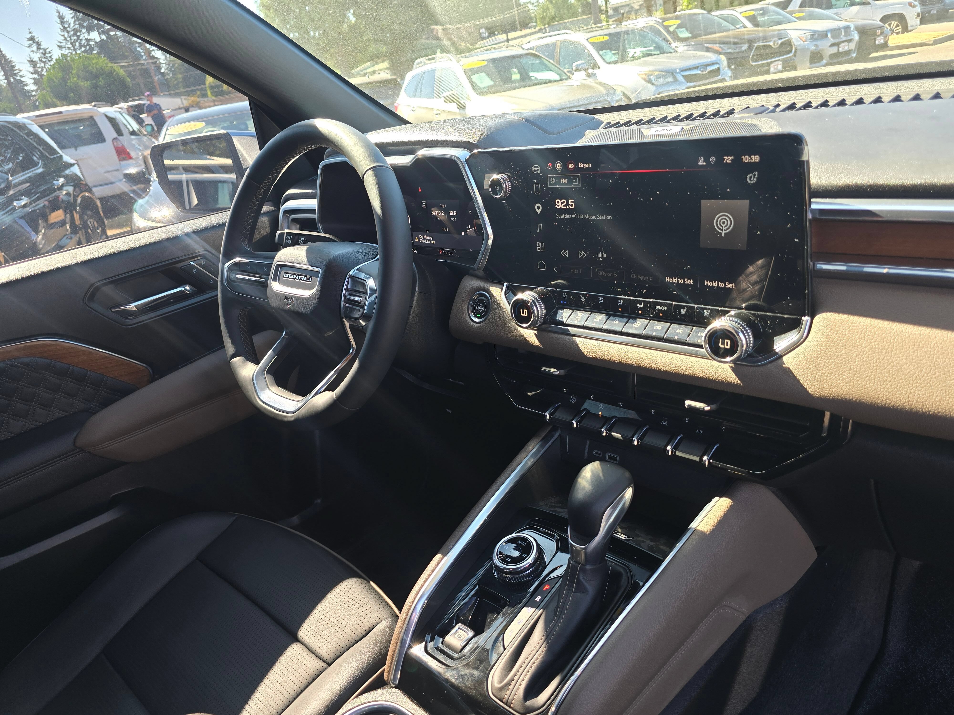 Used 2023 GMC Canyon Denali w/ Denali Black Edition AWD/4WD image 10