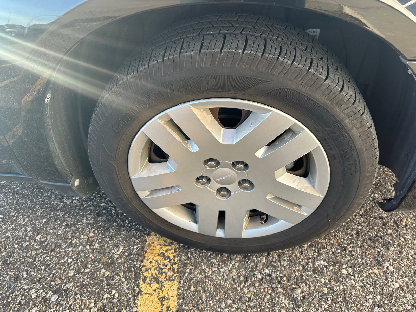 Used 2013 Dodge Avenger SE image 4