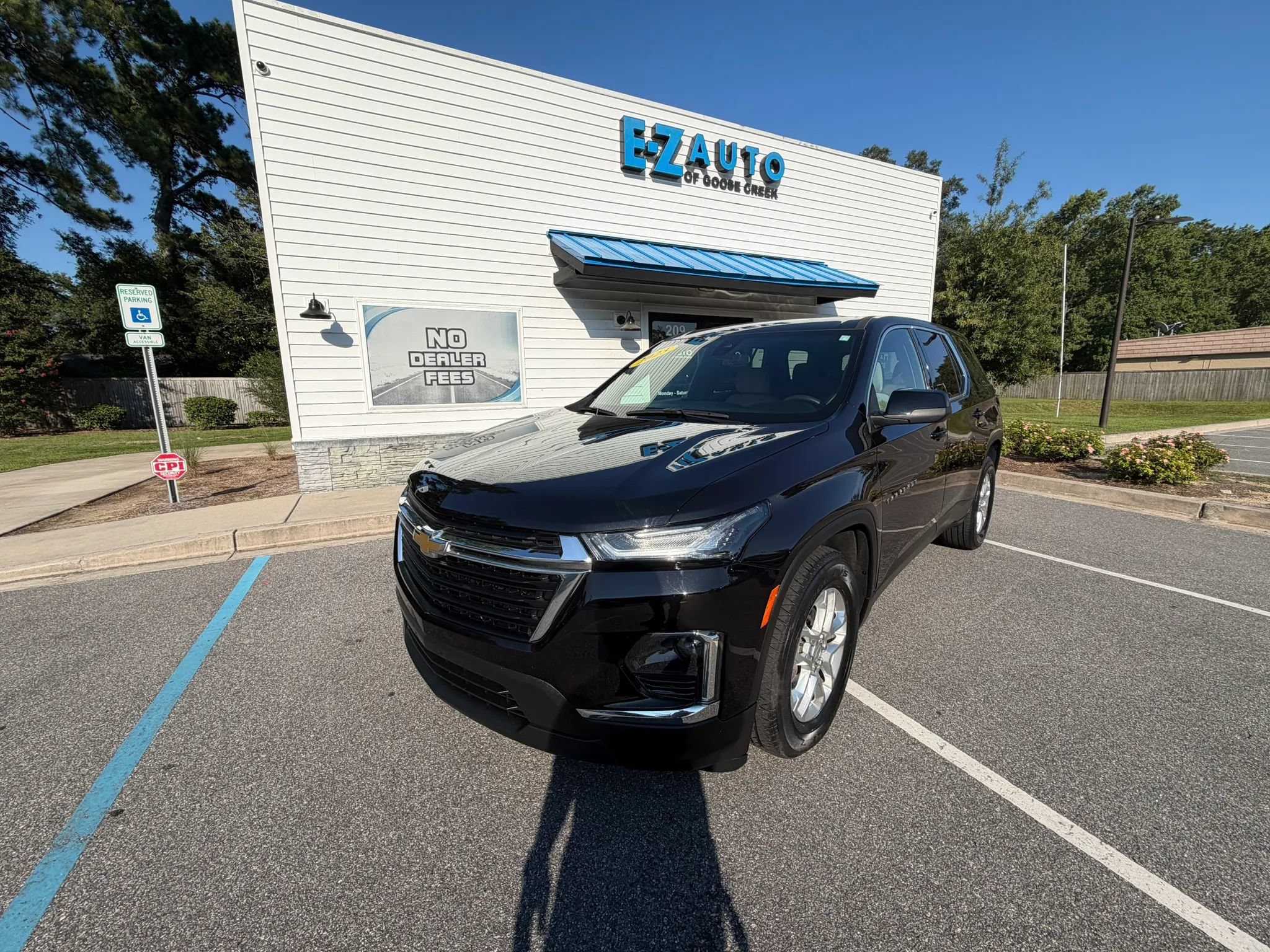 Used 2023 Chevrolet Traverse LS AWD/4WD image 1