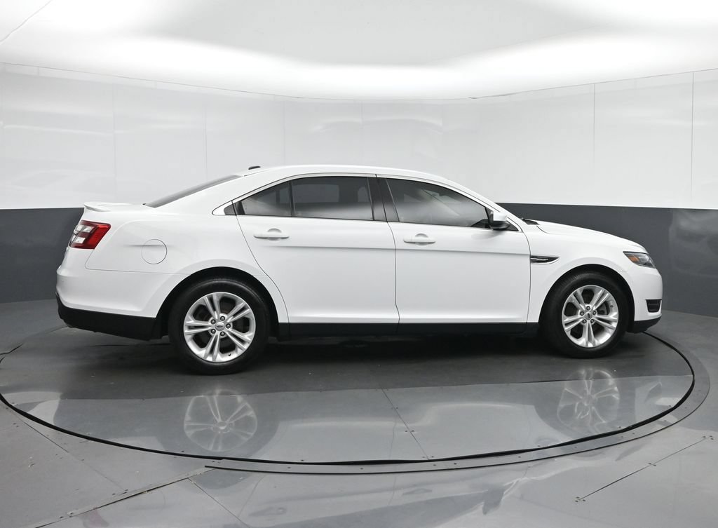 Used 2018 Ford Taurus SEL FWD image 8