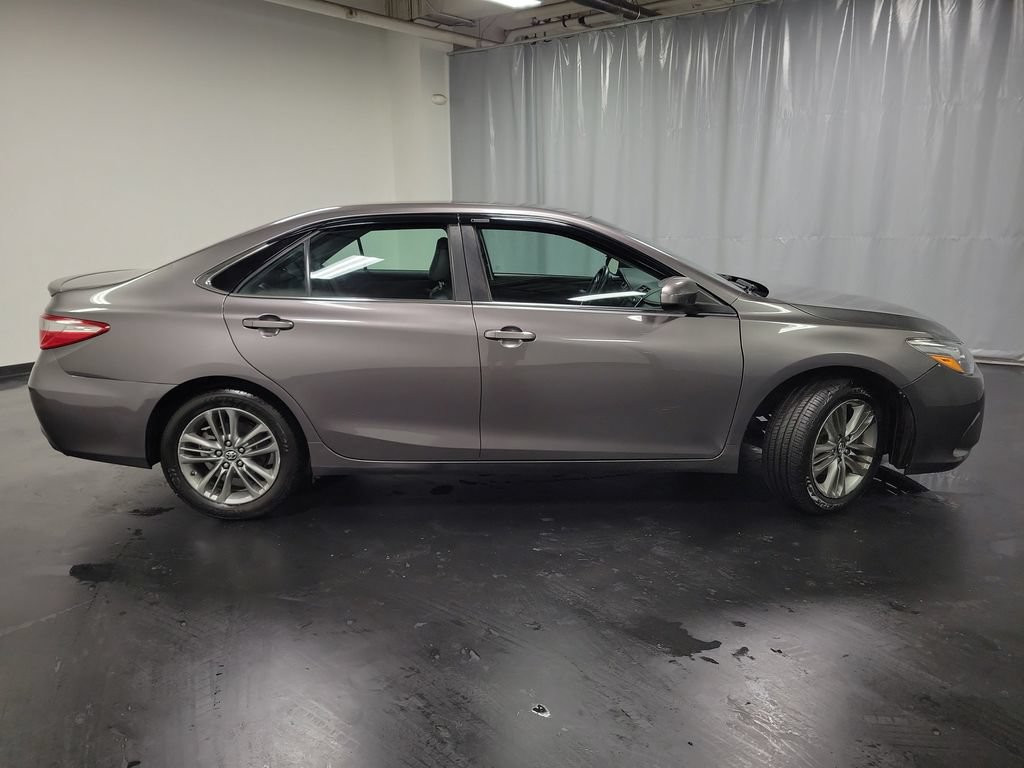 Used 2016 Toyota Camry SE FWD image 9