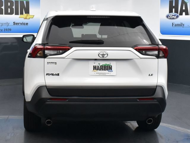 Used 2022 Toyota RAV4 LE FWD image 4