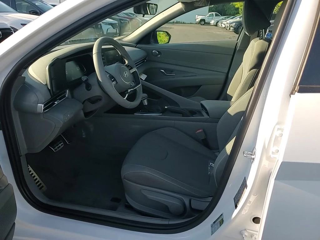 New 2025 Hyundai Elantra Sport image 14