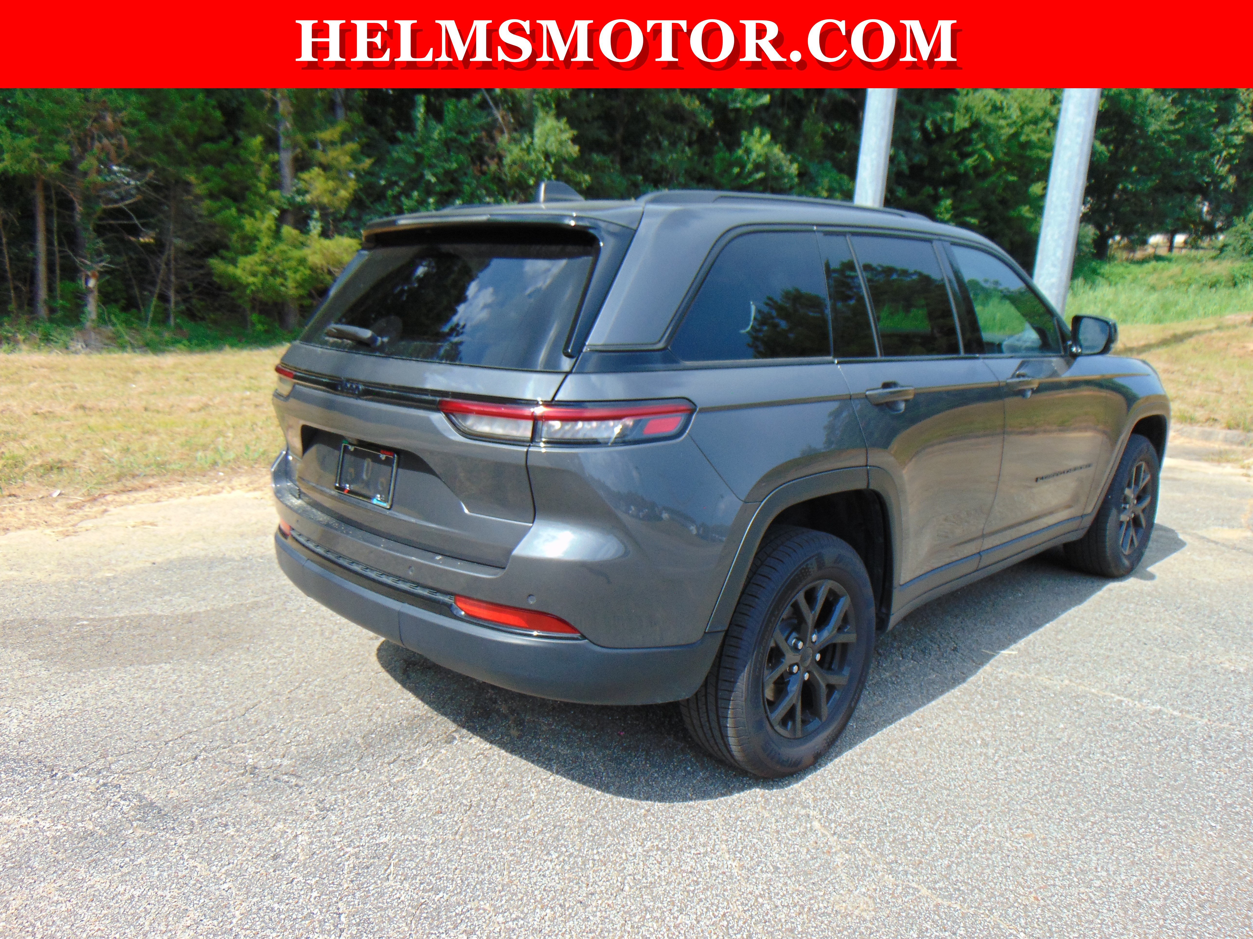 Used 2024 Jeep Grand Cherokee Altitude RWD image 16