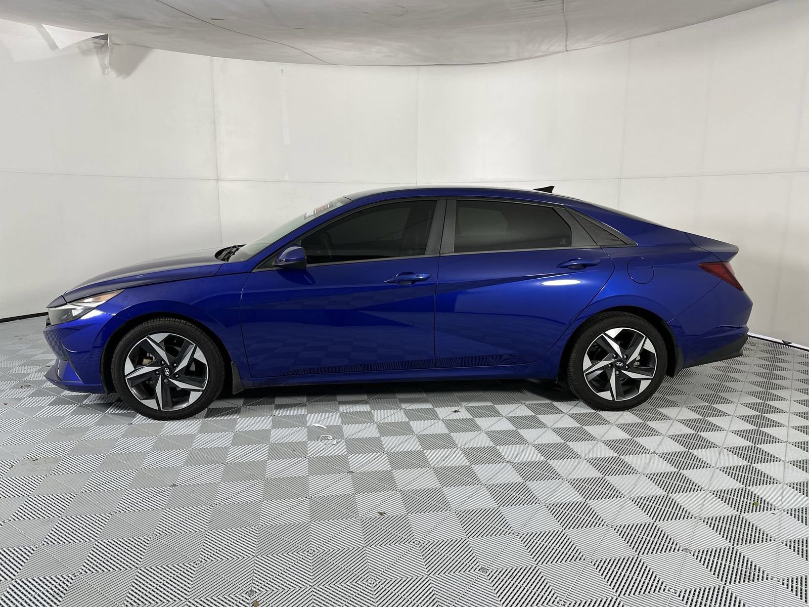 Used 2023 Hyundai Elantra SEL w/ Convenience Package FWD image 5