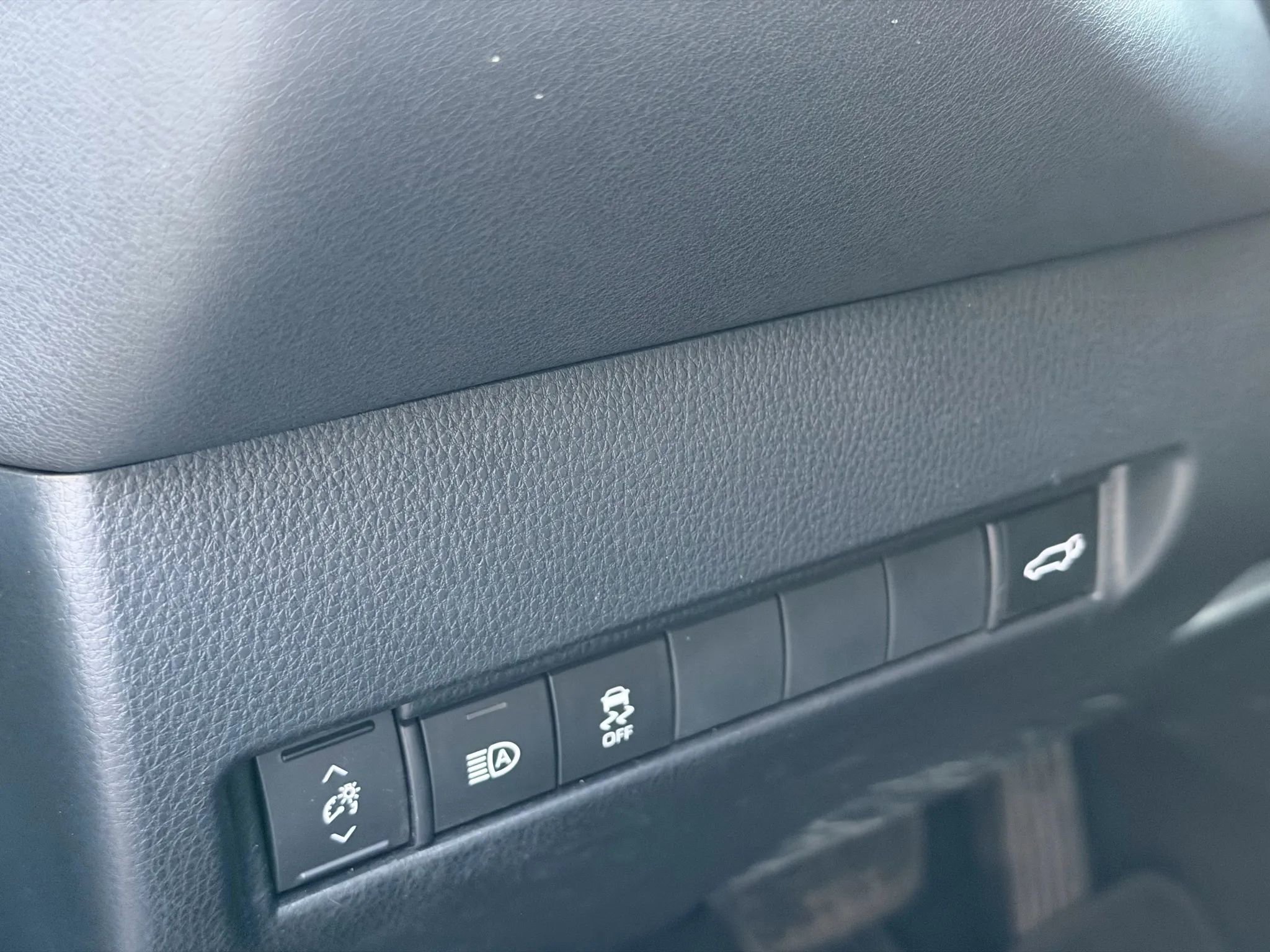 Used 2023 Toyota Venza XLE AWD/4WD image 35