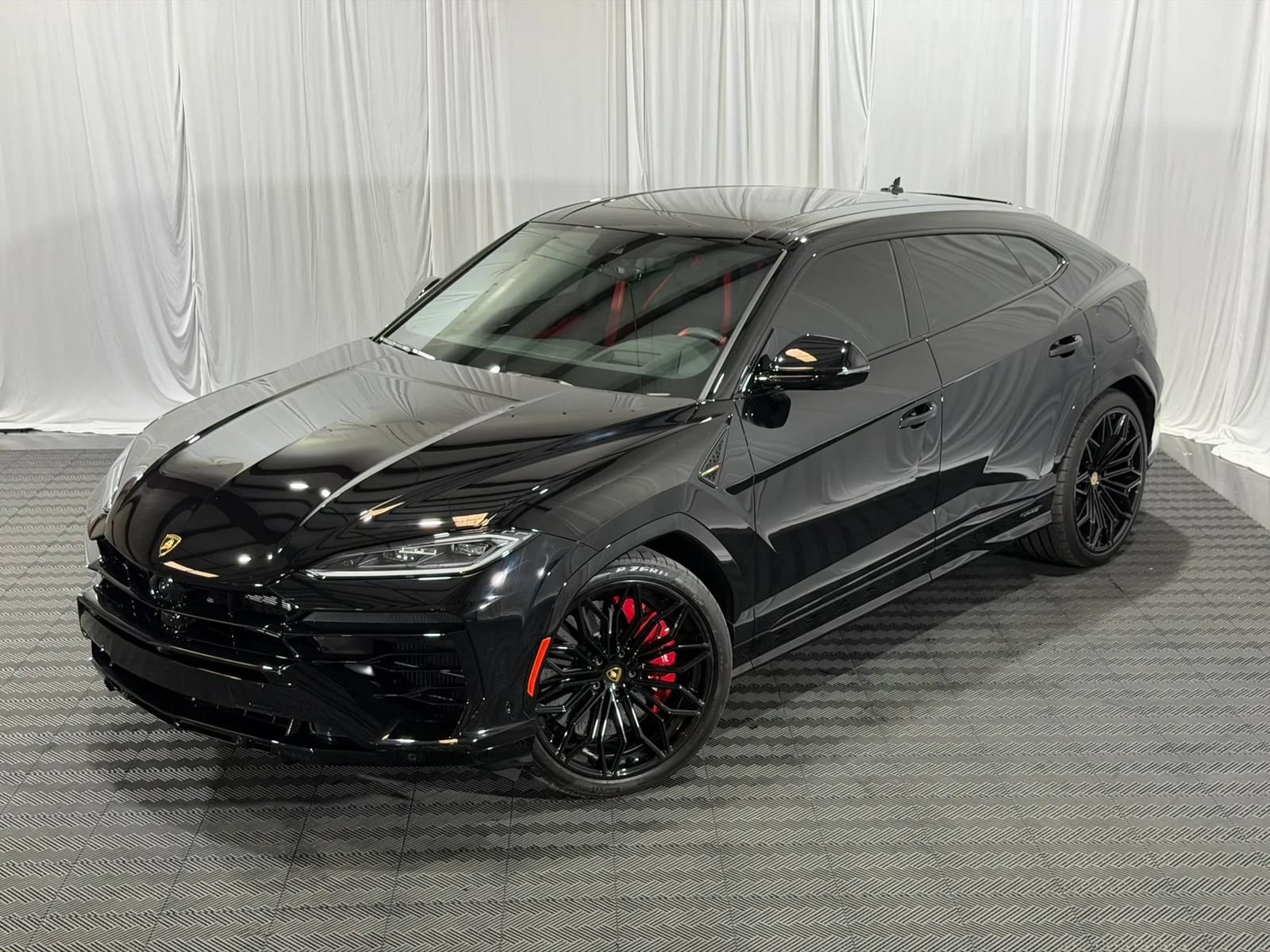 Used 2025 Lamborghini Urus SE AWD/4WD image 1