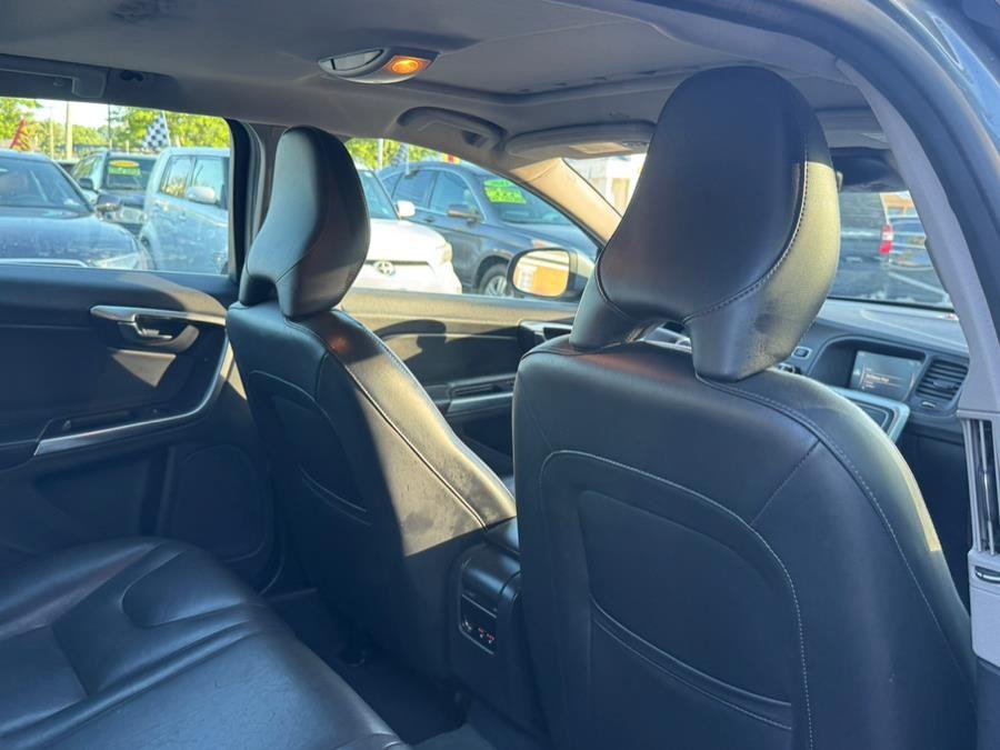 Used 2017 Volvo V60 T5 Premier w/ Convenience Package AWD/4WD image 23