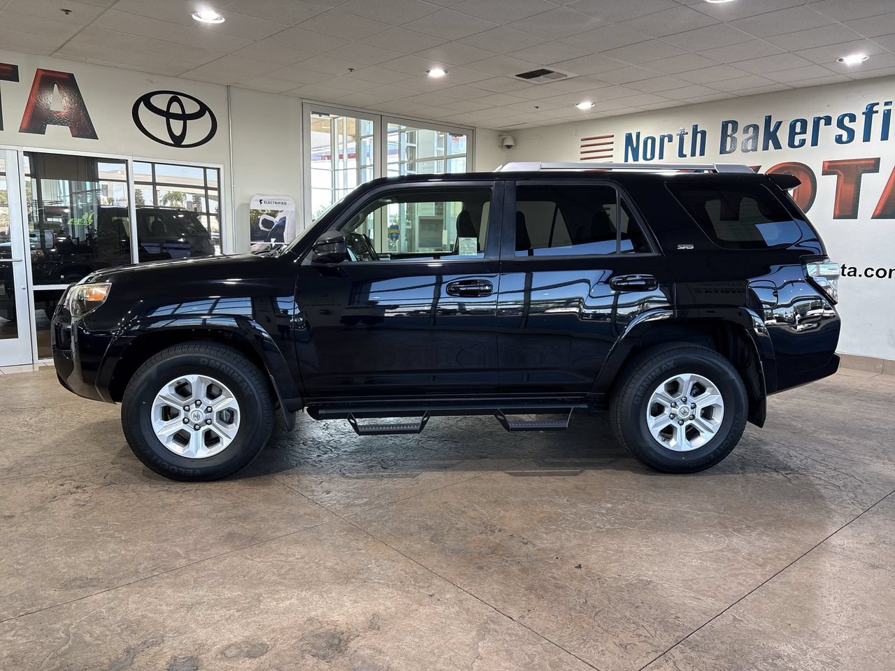 Used 2016 Toyota 4Runner SR5 AWD/4WD image 7