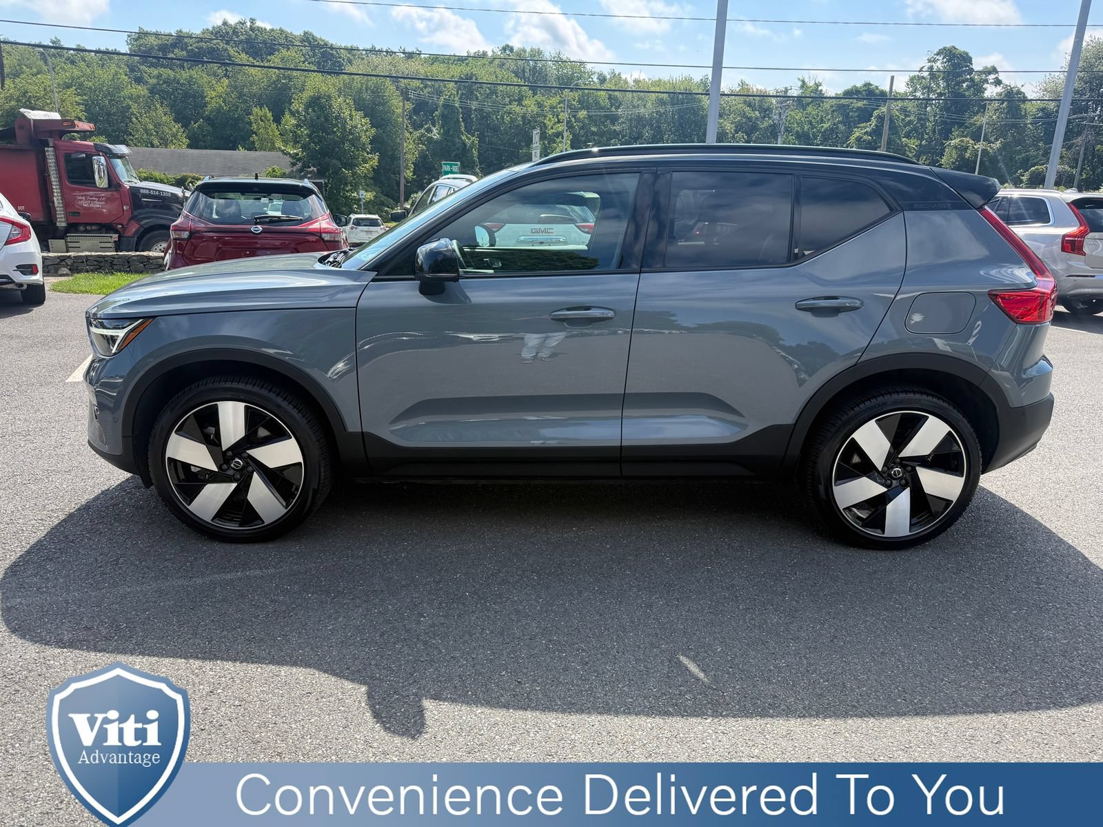 Used 2023 Volvo XC40 Recharge Ultimate w/ Protection Package Premier AWD/4WD image 4