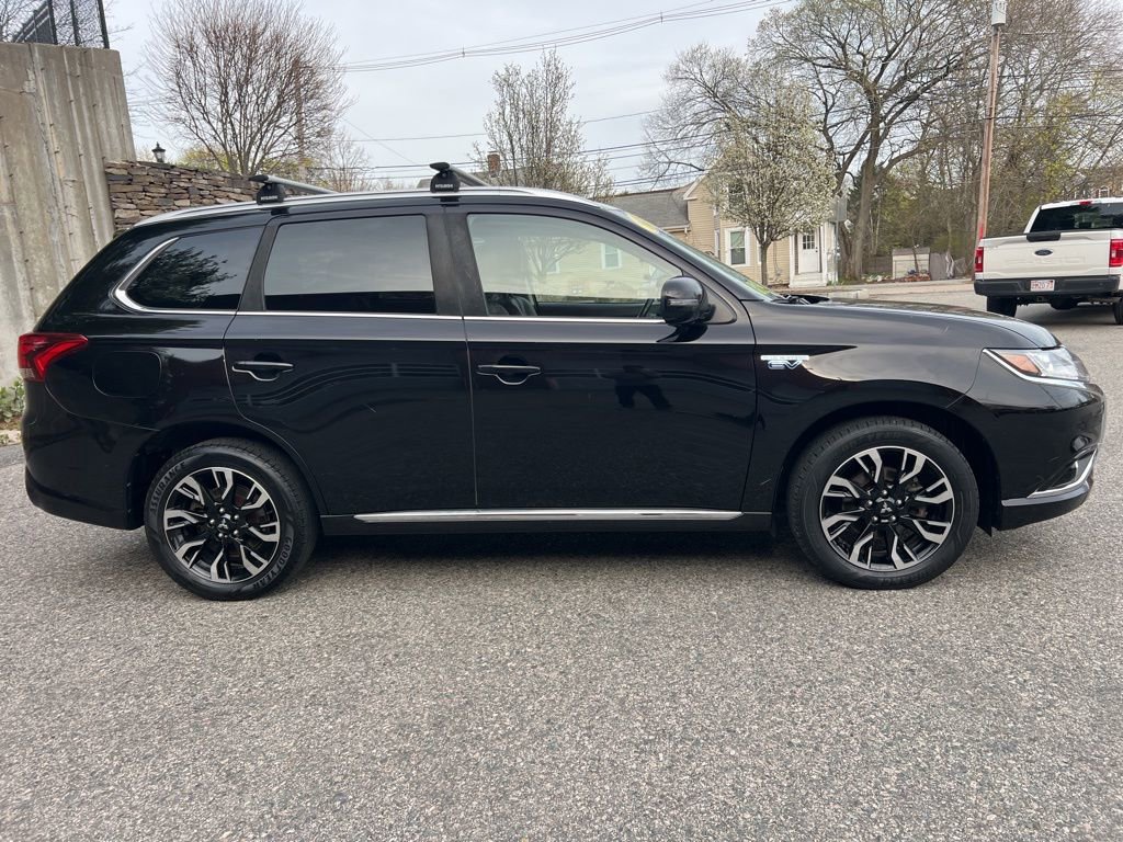 Used 2018 Mitsubishi Outlander 4WD Plug-In Hybrid image 6