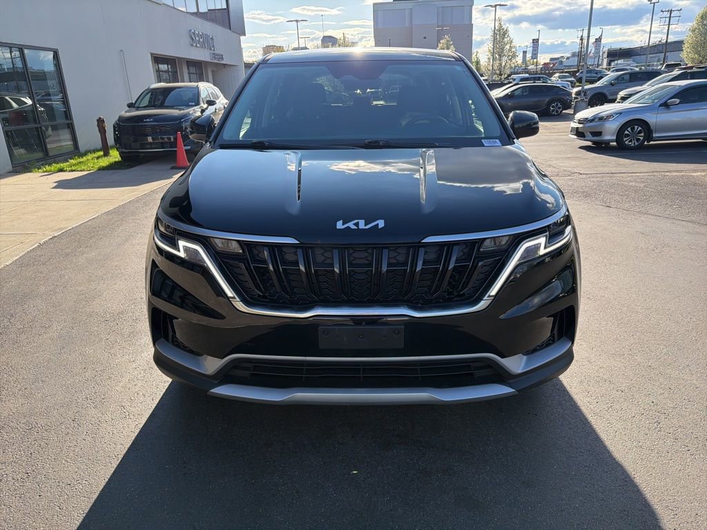 Used 2024 Kia Carnival LX FWD image 3