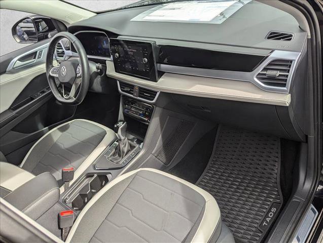 Certified 2025 Volkswagen Taos SE image 20