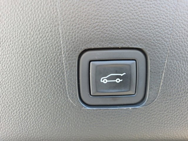 Used 2023 Chevrolet Traverse RS w/ LPO, Floor Liner Package image 37