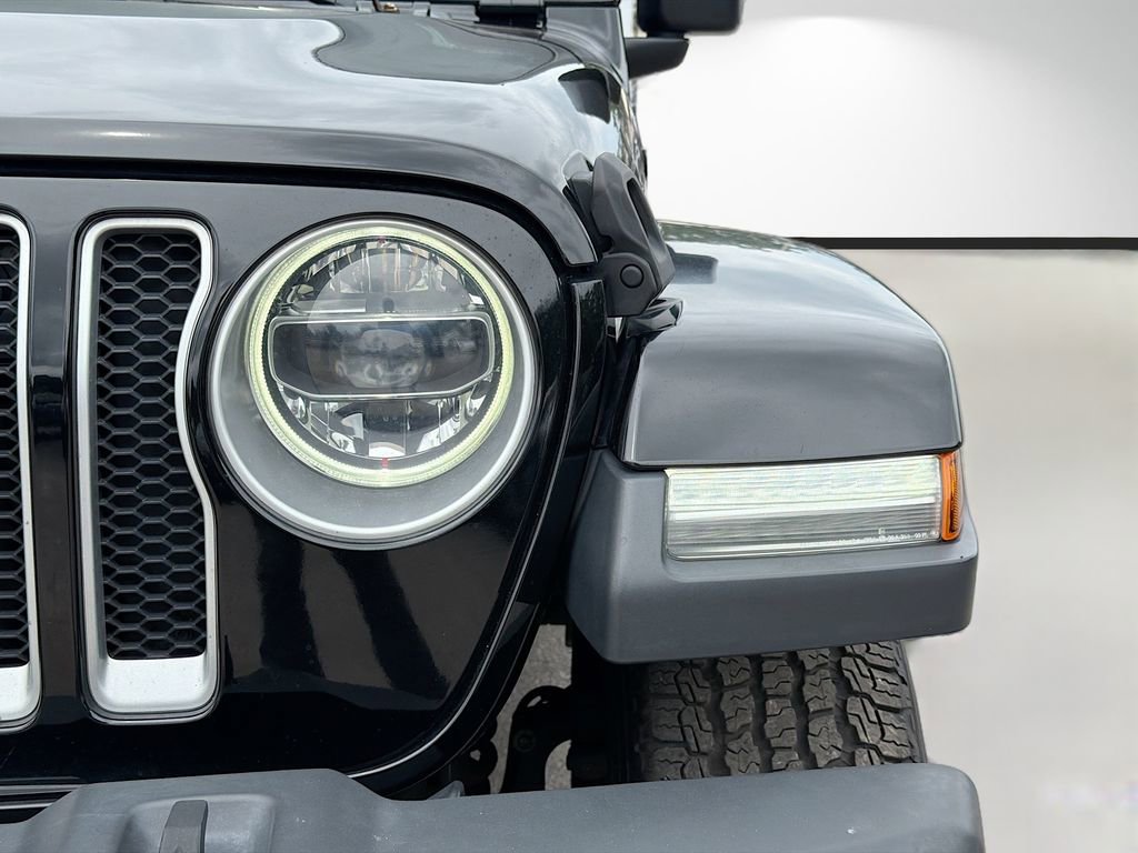 Used 2018 Jeep Wrangler Unlimited Sahara AWD/4WD image 9
