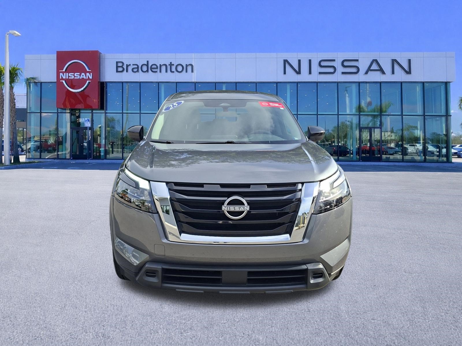 Certified 2025 Nissan Pathfinder S FWD image 2
