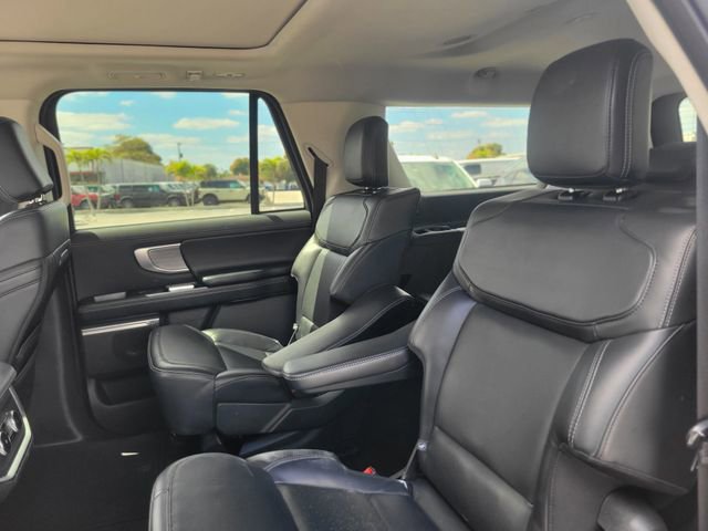 Used 2025 Ford Expedition Max Platinum image 8