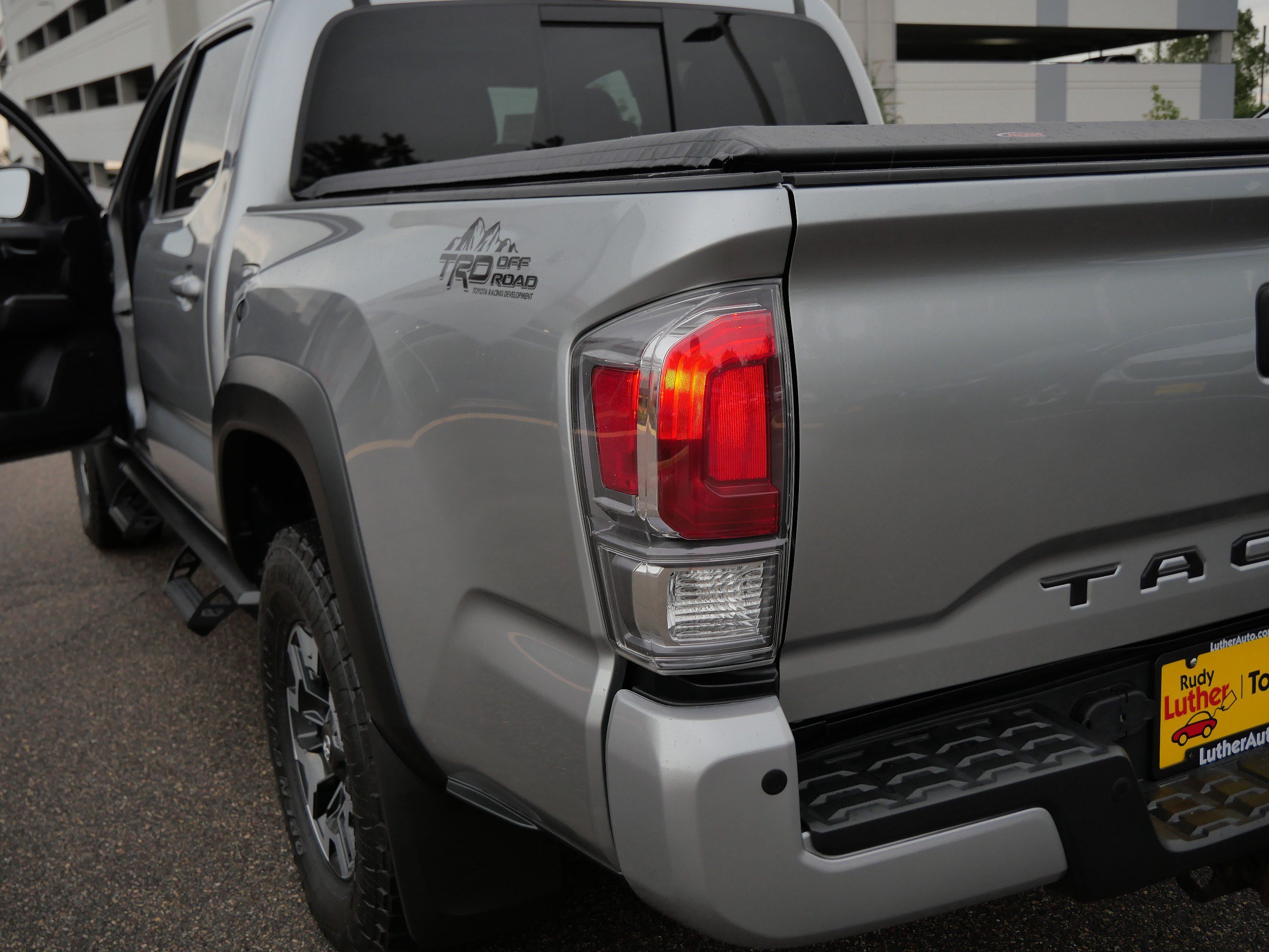 Certified 2022 Toyota Tacoma TRD Off-Road w/ TRD Premium Off Road Package AWD/4WD image 18