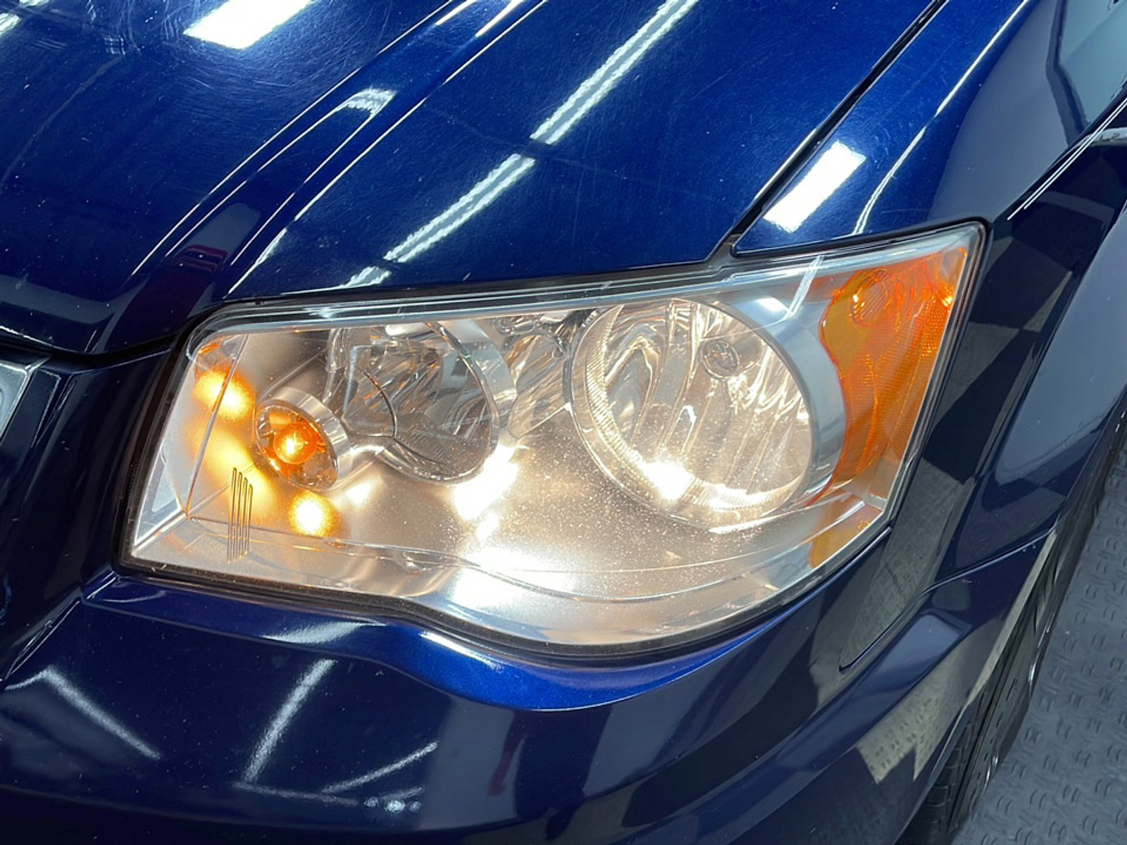 Used 2015 Chrysler Town & Country Touring FWD image 26