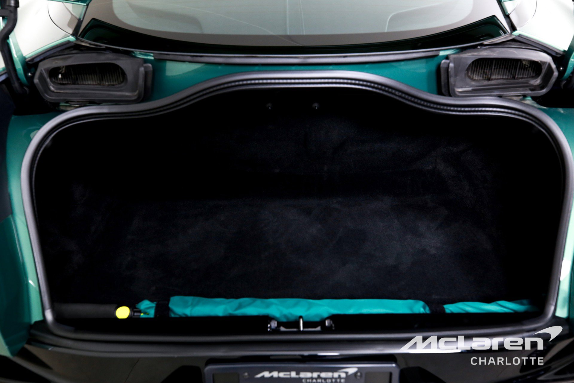 Used 2024 Aston Martin DB12 V8 image 18