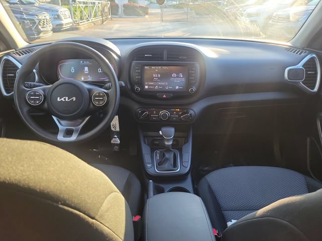 Used 2023 Kia Soul LX w/ LX Technology Package FWD image 9