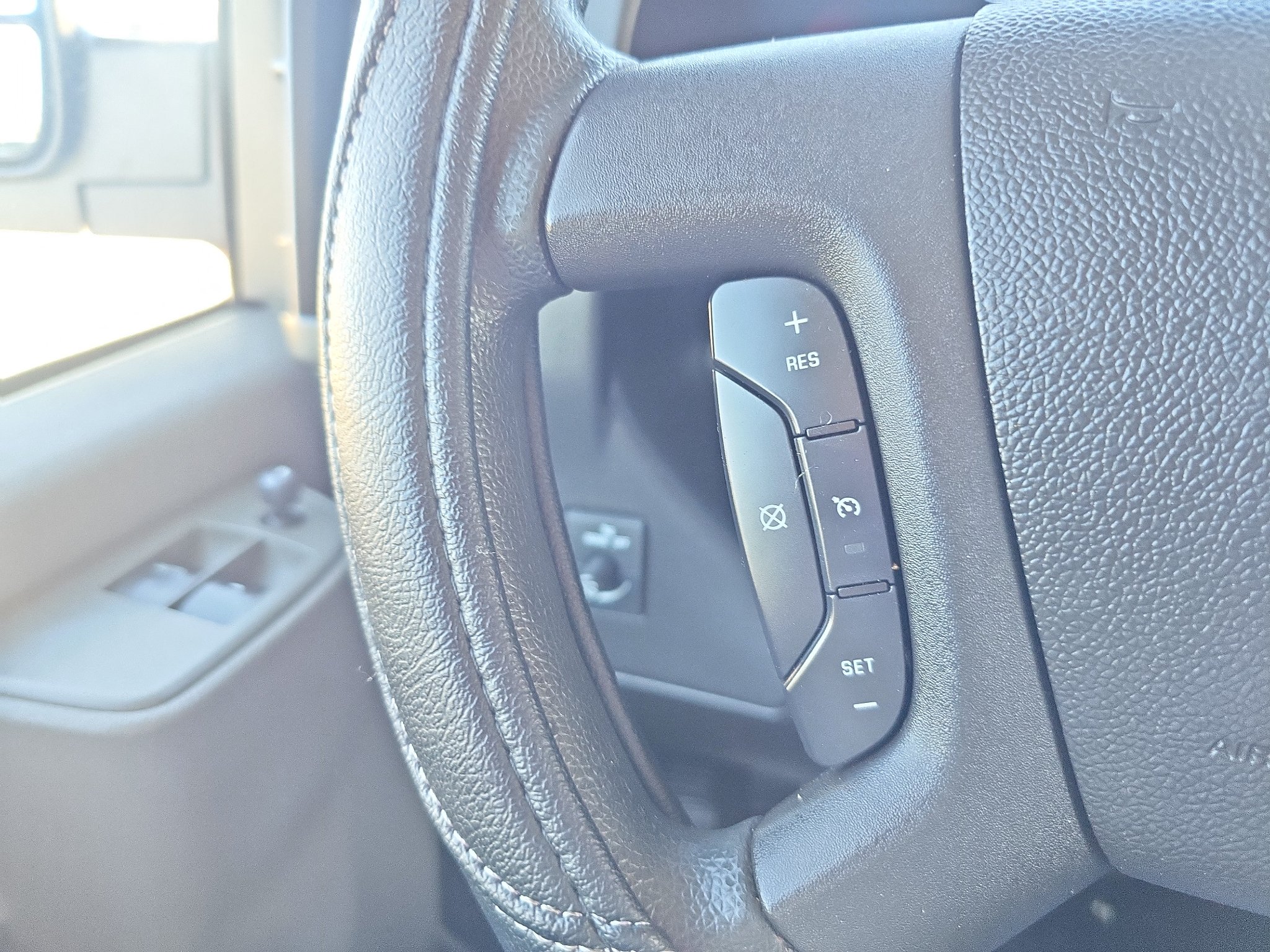 Used 2018 Chevrolet Express 2500 w/ Driver Convenience Package RWD image 22