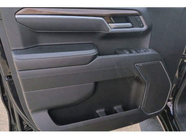 Used 2025 Chevrolet Silverado 1500 LT RWD image 5