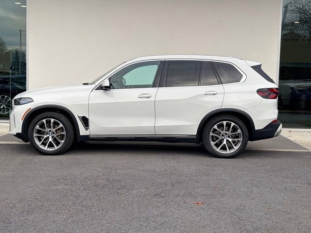 Used 2024 BMW X5 xDrive40i w/ Premium Package image 2