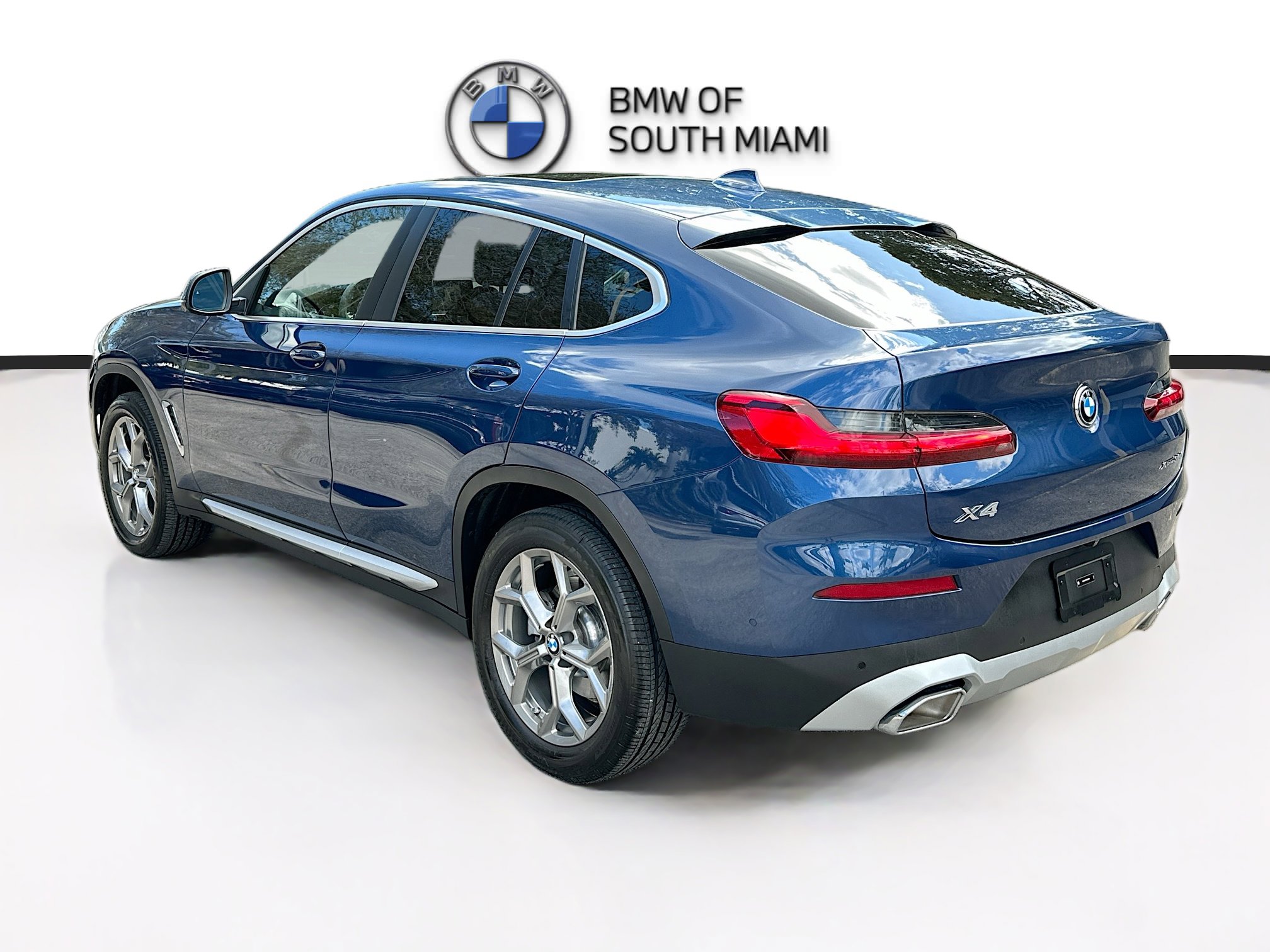 Certified 2025 BMW X4 xDrive30i image 5