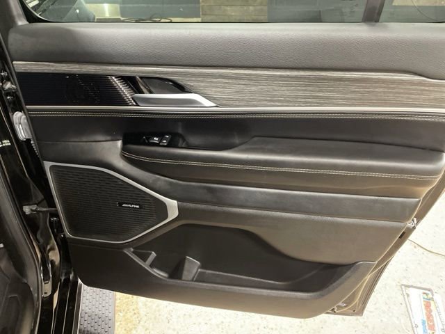 Used 2024 Jeep Wagoneer L Series II w/ Flexible Seating Group image 31